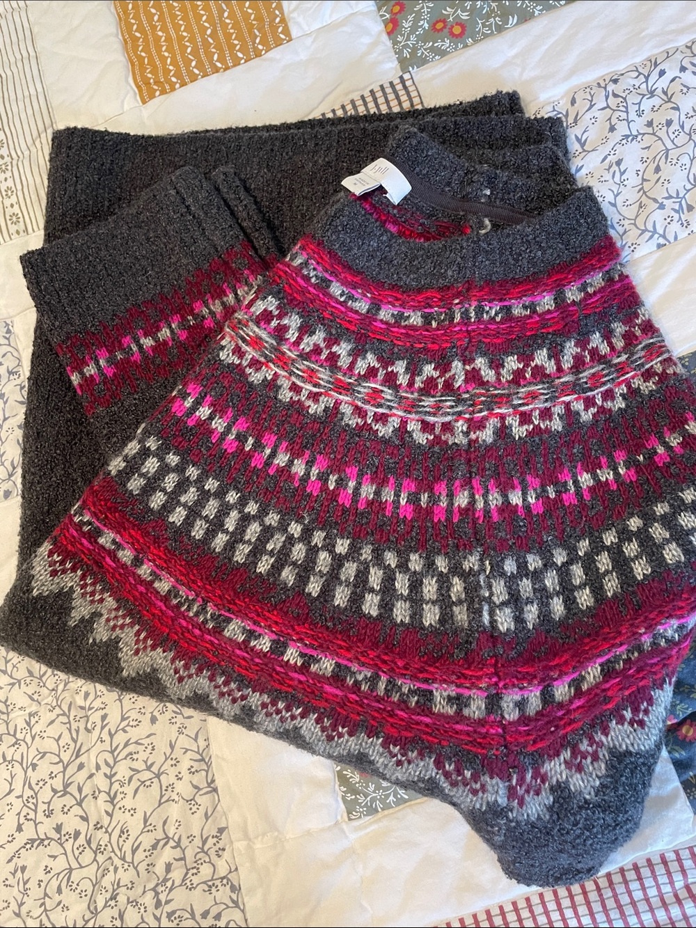 J.Jill Fair Isle Style crewneck sweater with charcoal, grey, cranberry & pink.